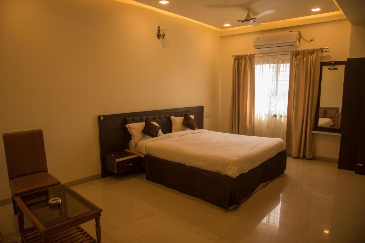 Hotel Rajratna Executive Supe 외부 사진